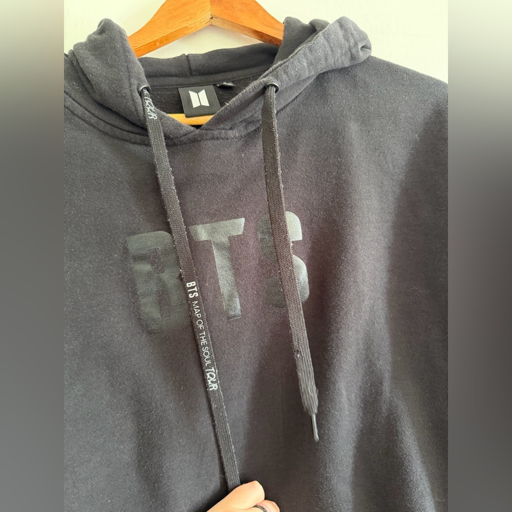 BTS Authentic Merchandise Black Map of the Soul Tour Hoodie size Medium EUC - Picture 5 of 6